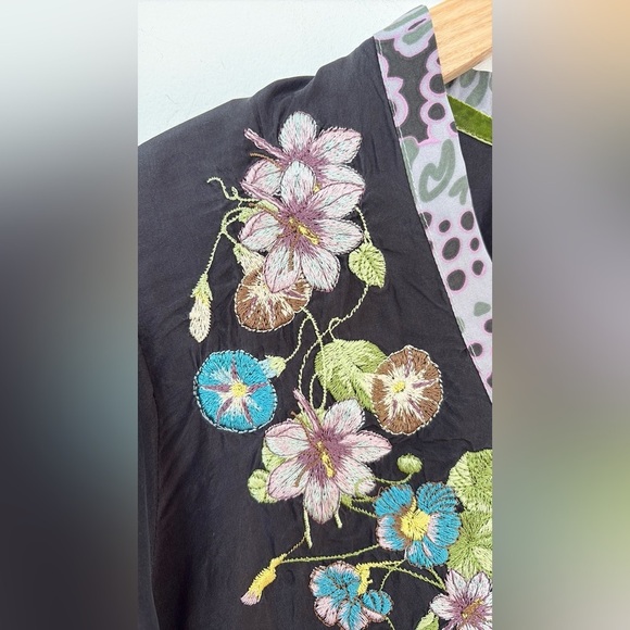 Johnny Was silk embroidered top , sz large - Picture 6 of 11